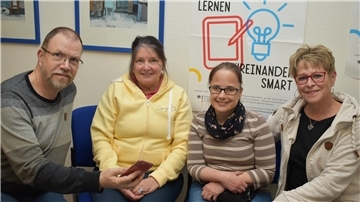 Sie beraten gern im „Lern-Cafe’ digitale Welt“ im Mehrgenerationenhaus Nordenham (von links): Andreas Hüttner, Marianne König, Anja Hülsebusch und Heidrun Fehlau. 
