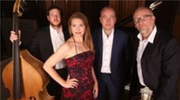 Kontrabassist Jean-Philip Wadle, Sängerin Sabine Kühlich, Pianist Chris Hopkins, Gitarrist Jörg Seidel