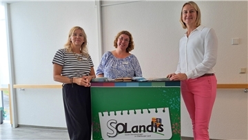 Bild von (v.l.) Steffi Haffner (Teamleiterin Solandis Wesermarsch), Meike Bramstedt (Einrichtungsleitung Solandis) und Dr. Jutta Freymuth (Verbandsgeschäftsführerin Bezirksverband Oldenburg)