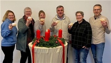 Sie freuen sich als Repräsentanten der Kirchengemeinde Selsingen über die erneute "Berliner-Aktion" für den guten Zweck, an der sich alle Bürger schon jetzt beteiligen können (von links): Susanne Detjen, Petra Lemmel, Nina Behrens, Manfred Thoden, Marlies Hilken und Heiko Meier.