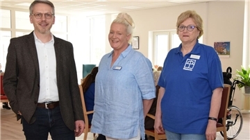 Sie freuen sich auf viele Besucher zum Tag der offenen Tür in der neuen Tagespflege in selsingen (von links): Geschäftsführer Heiko Meier von der Diakoniestation sowie die Pflegedienstleitungen Nancy Schütz für den gesamten Pflegebereich und Ingrid Reinecke für die Selsinger Tagespflege.