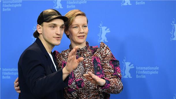 Gotham Awards: Hüller und Rogowski gehen leer aus Sie haben den Film „In den Gängen“ zusammen gedreht: Franz Rogowski und Sandra Hüller 2018 auf der Berlinale.
