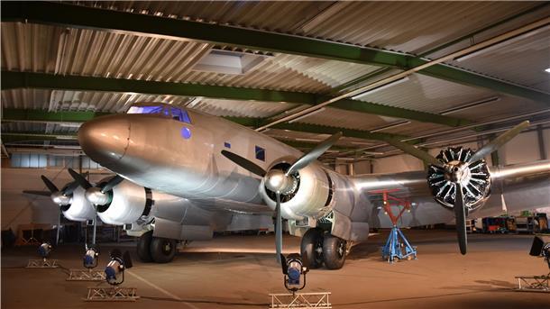 Nach 20 Jahren ist der Bremer Kultflieger restauriert Sie ist die Letzte ihrer Art: Die restaurierte Focke-Wulf Fw 200 Condor. 150 "Condorianer" haben über 20 Jahre lang an ihr gebaut.