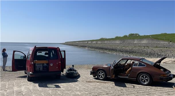 Autos am Meer