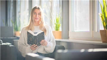 Sie lebt mittlerweile auf Mallorca, ist aber in Bremerhaven aufgewachsen: Autorin, Ayla Dade hat den nächsten Bestseller veröffentlicht.
