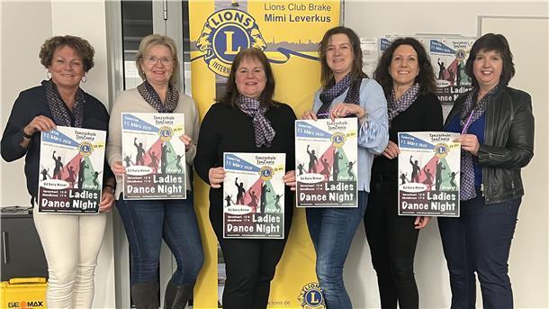 Sie organisieren die Tanznacht: Sandra Renken, Beate Hagen, Silvia Warns, Dörte Allers, Grit Gärtig und Andrea van Eijden (von links).