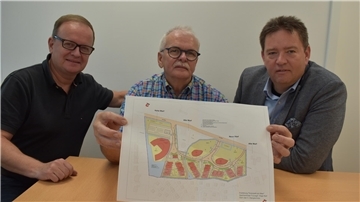 Sie setzen bei den Plänen für den Ferienpark voll auf das neu aufgenommene Hotel-Vorhaben (von links): Tourismus-Geschäftsführer Claudio Patrik Schrock-Opitz, Aufsichtsratsvorsitzender Ralph Krümpelmann und Bürgermeister Axel Linneweber.