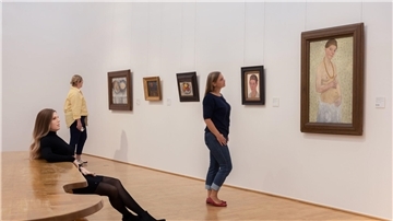 Museum mit Besuchern