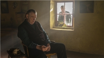 Sie spielen in „The Banshees of Inisherin“ ein Freundespaar, das sich nicht mehr grün ist: Brendan Gleeson (links) als Colm Doherty und Colin Farrell als Padraic Suilleabhain.