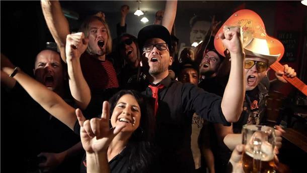 Das Foto zeigt die Prager Band Queens of everything. Das Lineup vom Fonsstock-Festival steht.