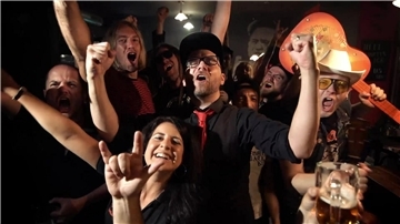 Das Foto zeigt die Prager Band Queens of everything. Das Lineup vom Fonsstock-Festival steht.