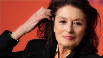 Sie spielte oft geheimnisvolle, rätselhafte schöne Frauen, die immer eine Wende in ihrem Leben ersehnten: die französische Schauspielerin Anouk Aimée.