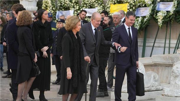 Sie treffen nach langer Zeit wieder aufeinander: Der ehemalige spanische König Juan Carlos und die ehemalige spanische Königin Sofia.