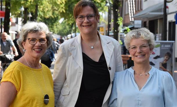 Sie unterstützen Menschen, die wegen schwieriger Lebensumstände Hilfe suchen (von rechts): Veronika Czech und Verena Kimpel von der Selbsthilfe-Kontaktstelle sowie Birgit Flemming von der Fachstelle Suchtberatung und Therapiehilfe.