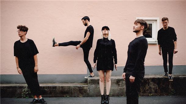 Sie verzaubern ihr Publikum im Pferdestall mit Indie-Folk: die Band Nick & June.