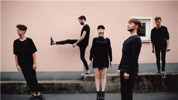 Sie verzaubern ihr Publikum im Pferdestall mit Indie-Folk: die Band Nick & June.
