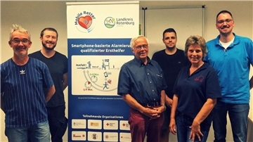 Sie wissen, was bei einem Herzstillstand zu tun ist (von links): Ralf Zwick, Frederik Hopfenziz, Dr. William, Marvin Teschke, Maike William, Torben Stemmann. 