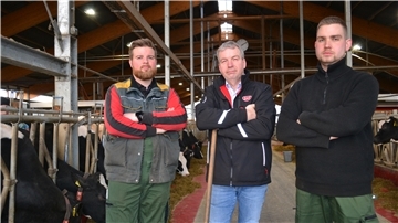 Sie wollen nicht klein beigeben (von links): Hark, Michael und Henrik Dreyer streiten jetzt vor Gericht um ihr Vorkaufsrecht. Foto Hansen