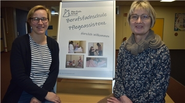 Sie wollen Pflegeassistenten nun auch in Teilzeit ausbilden: Franziska Pundt (links) und Doris Schulze von der BBS Schiffdorf.
