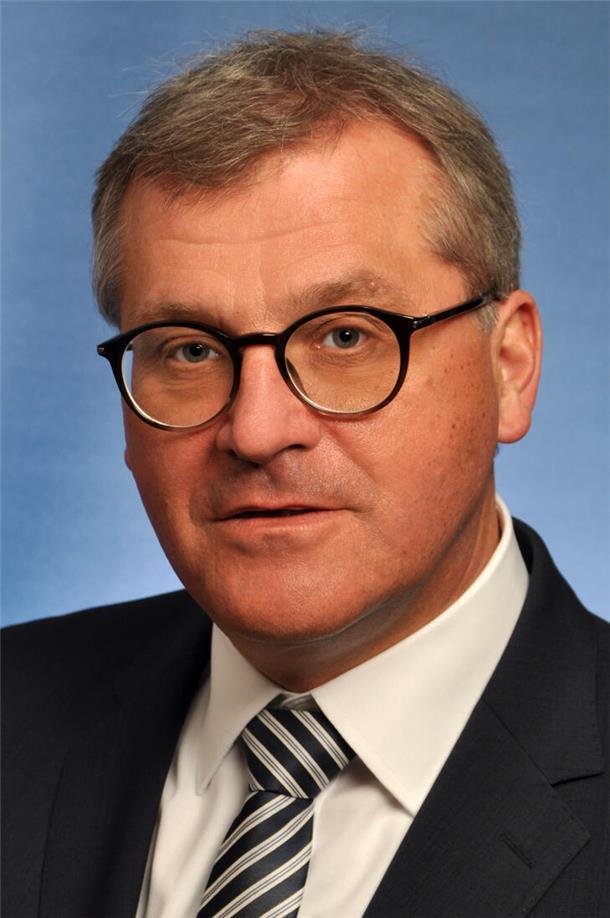 A27-Update: Neues Gerät im Einsatz - So sollen die Arbeiten schneller vorankommen Siegfried Deutsch, stellvertretender Hauptgeschäftsführer IHK Stade