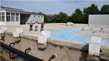 Sieht bisher alles andere als fertig aus: Das in der Sanierung befindliche Selsinger Freibad.
