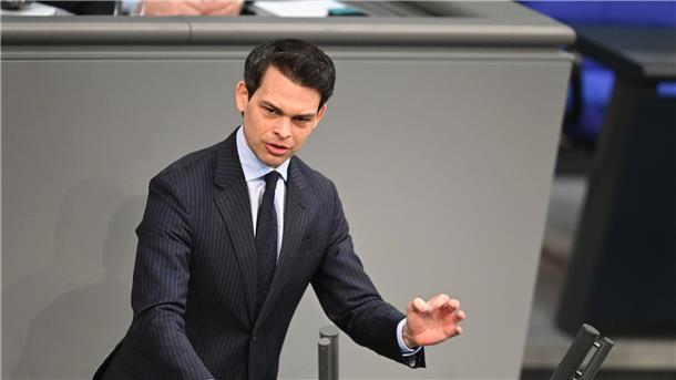 Häfen für Ploß Hotspots der Energiewende Sieht Hafenpolitik als nationale Aufgabe: Der neue Koordinator der Bundesregierung für die Maritime Wirtschaft und den Tourismus, Christoph Ploß. (Archivbild)