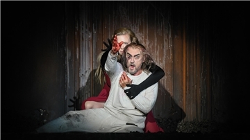 Signe Heiberg (Lady Macbeth) und Marian Pop (Macbeth) sind die Protagonisten in Verdis dramatischer Oper "Macbeth" am Stadttheater Bremerhaven