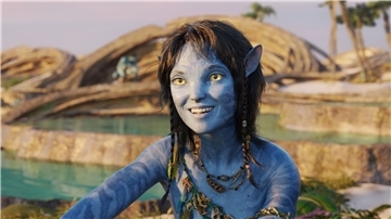 Sigourney Weaver als Kiri in einer Szene des Films „Avatar 2: The Way Of Water“