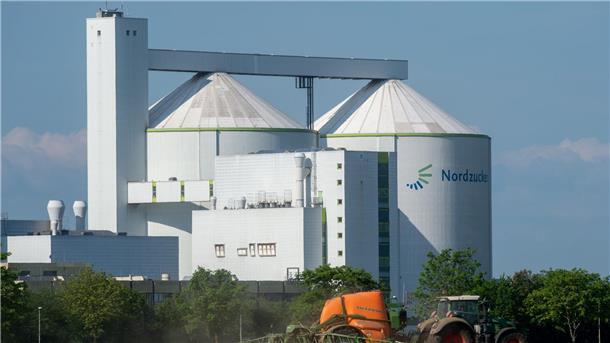 Geschäftsfeld: Nordzucker mit pflanzenbasierten Proteinen Silos der Nordzucker AG in der Börde.