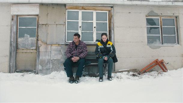 Die Filmstarts der Woche Simon Wisler als Marco und Michèle Brand als Anna in einer Szene des Films „Drei Winter“.