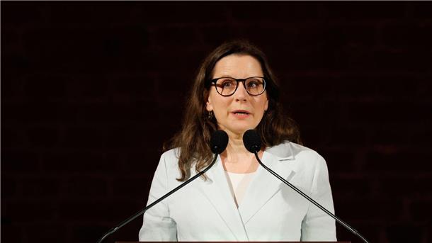Die Sehnsucht nach dem besseren Deutschland Simone Blaschka, Direktorin des deutschen Auswandererhauses, sieht Parallelen zwischen den Motiven früherer Auswanderer und heutiger Auswanderungswilliger. (Archivbild)