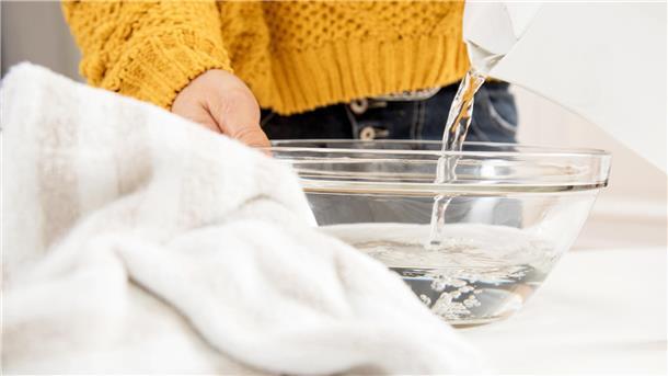 Kinder sollten mit 42 bis 45 Grad warmen Wasser inhalieren.