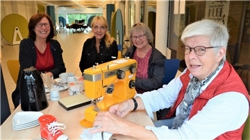 Sind mächtig gespannt, wie das Repair-Café in Bad Bederkesa angenommen wird (von links): Anja Fink (Ehrenamtliche aus Neuenwalde), Dr. Marie-Louise Rendant (Leiterin der VHS), Ute Cent (Seniorenbeirat Geestland) und Margret Kirsch (Ehrenamtliche aus Bad Bederkesa).