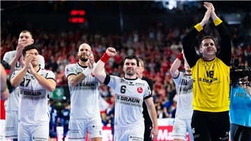 Sindre Aho (l) geht zur TSV Hannover-Burgdorf.