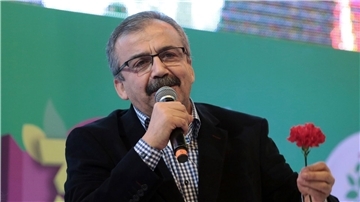 Sirri Süreyya Önder gehört zu den prokurdischen Politikern, die den inhaftierten PKK-Anführer Öcalan besuchen dürfen. (Archivbild)
