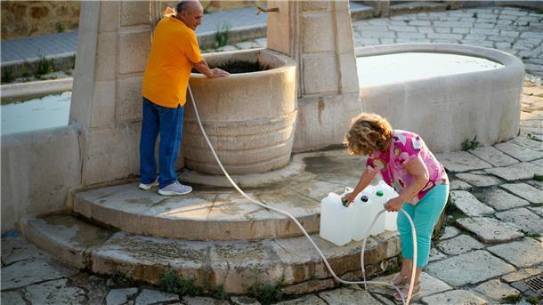Sizilien leidet unter einer verheerenden Dürre. Für fast eine Million Einwohner ist das Wasser streng rationiert.
