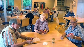 Skat spielen gehört für viele Düringer und Leute aus der Umgebung jeden Dienstagabend dazu. Unter ihnen ist auch Karl-Heinz Geffken (rechts), der den Skatklub „Düringer Fidele Buben“ viele Jahre geleitet hat. Neue Mitspieler, auch Anfänger, sind immer willkommen.