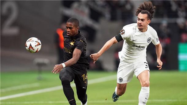 Slavia Prag für Eintracht Frankfurt um Abwehrspieler Arthur Theate (r) ein echter Prüfstein.