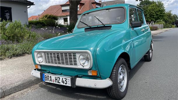 Smaragdgrün ist das 40 Jahre alte Schmuckstück, das Jürgen Zimmer hegt und pflegt. Er hat den R4 von seinem Bruder geerbt.
