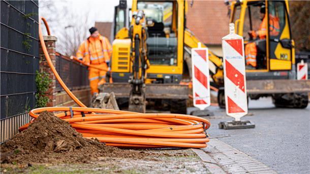 So bald werden die Bauarbeiter nicht anrücken, um im Landkreis neue Glasfaserleitungen zu verlegen. Der Bund hat das Förderprogramm fürs schnelle Internet gestoppt.
