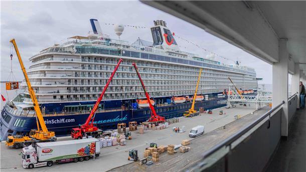 So nah kommt man Kreuzlinern wie „Mein Schiff 3“ in Bremerhaven.