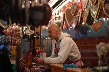 So sah der letzte Tag des Freimarkts aus: Noch einmal volle Gänge, gute Stimmung – und am Abend die Freimarktsbeerdigung.