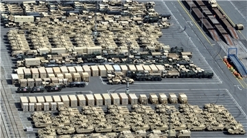 So sah es 2018 aus: Der Bremerhavener Kaiserhafen ist seit Jahren Umschlaghafen für Material, Gerät und Fahrzeuge der US-Army.