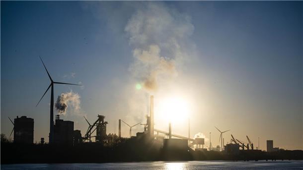 IG Metall will Stahlgipfel: „Geht um Tausende Arbeitsplätze“ So schnell wie erhofft wird deutscher Stahl nicht grün, das heißt ohne CO2-Ausstoß, hergestellt. (Symbolbild)
