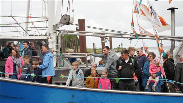So schön und bunt war am Wochenende die 51. Kutterregatta in Fedderwardersiel.