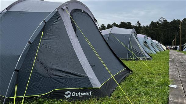 Zelt-Rivalen: Glamping-Luxus gegen Camping-Romantik beim Hurricane Festival So sehen die Zeltplätze auf dem Hurricane Festival aus.