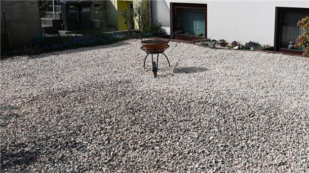 So sehen sie mitunter aus, die „Gärten des Grauens“. Solche Ansammlungen von Steinen gibt es auch im Cuxland. Hier ist kein Platz für Insekten.