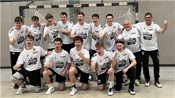 Eine Handball-Meisterschaft freut sich über eine Meisterschaft.