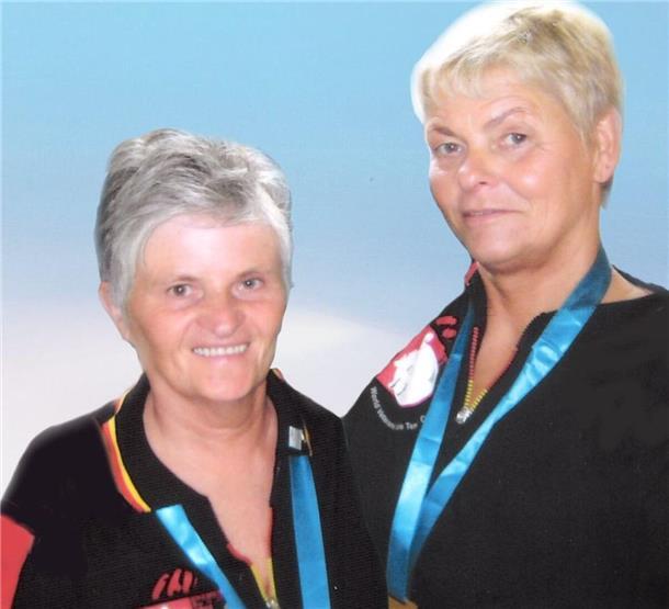 Tischtennis-Veteranin aus Bremerhaven fährt zur WM nach Oman Karin Flemke und Christine Lübbe