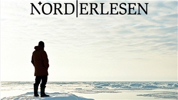 Das cover: Ein Foto zeigt einen Mann, der auf Schnee steht.